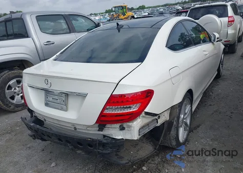2013 Mercedes-Benz C 250 из США, поврежденный, VIN WDDGJ4HB5DG040733